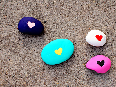 DIY Painted Rocks Hearts